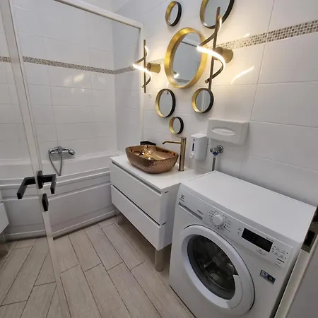 Apartament In Vatroslava Lisinskog Street, *