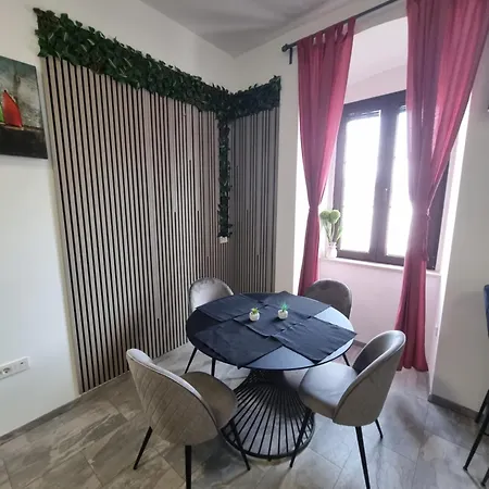 In Vatroslava Lisinskog Street, * Rijeka