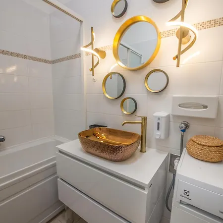 Apartment In Vatroslava Lisinskog Street,